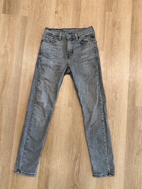 Levi's Women’s Skinny Jeans in Faded Gray